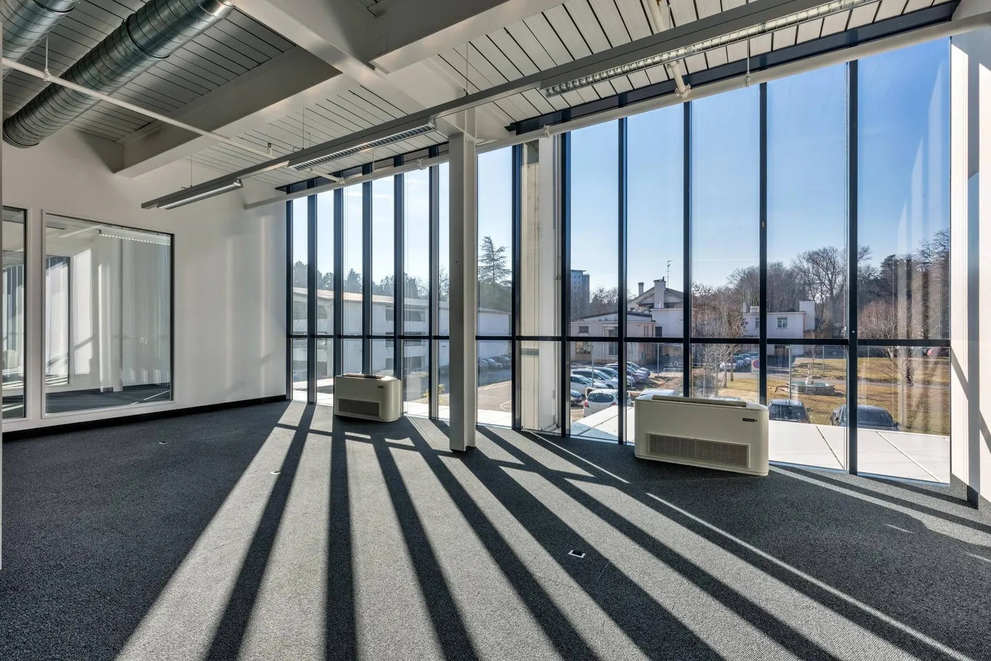 Equipped offices of approximately 6,000 m2 DIVISIBLE in Versoix - Photo 6 of 9