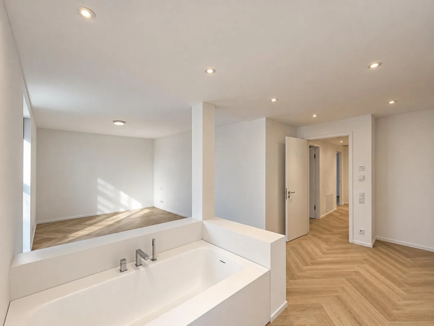 Exclusive penthouse with stunning lake view in Paradiso - Photo 7 of 12