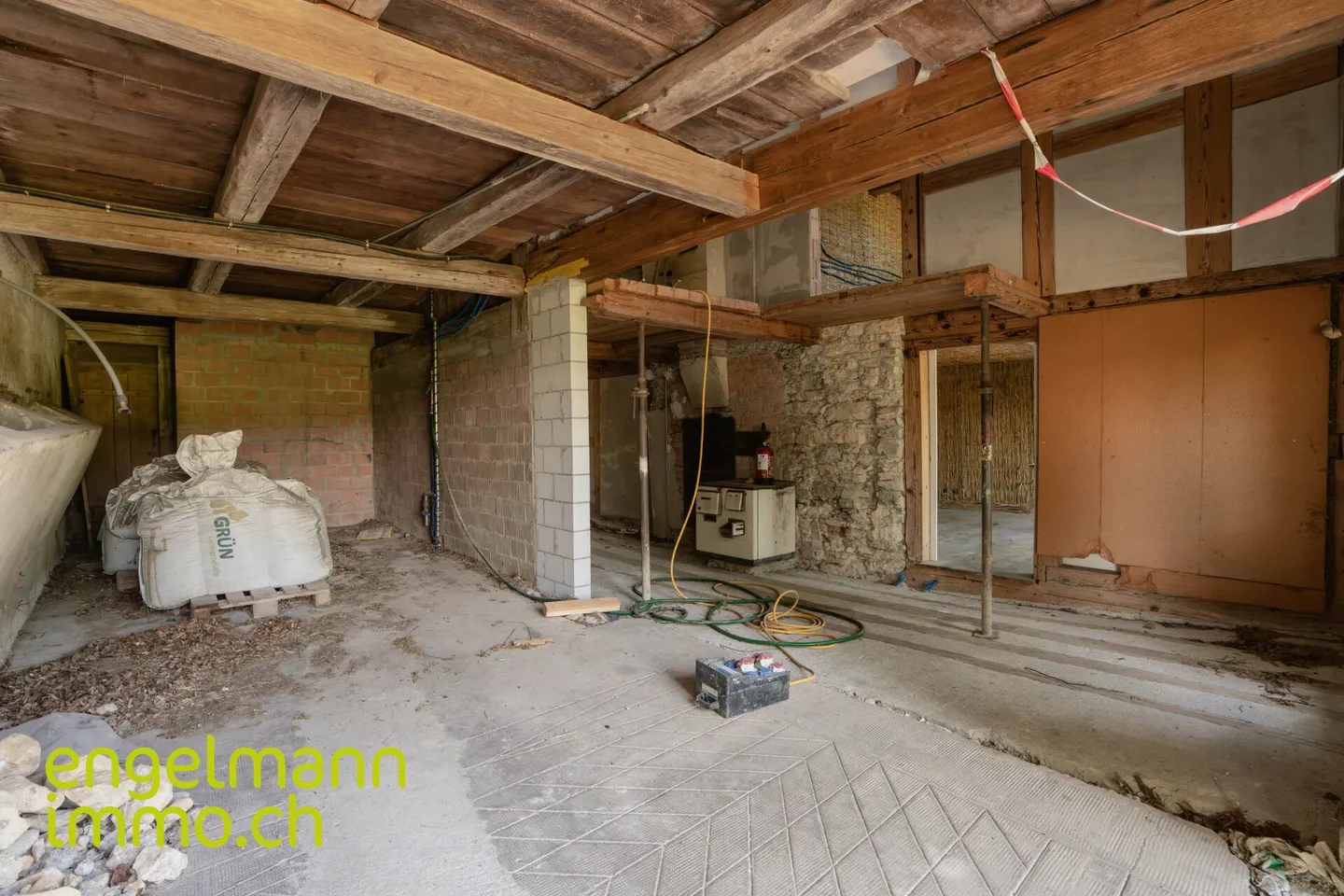 Renovationsbedürftiges Bauernhaus mit viel Potential / Ferme à rénover avec beaucoup de potentiel - Foto 12 von 13