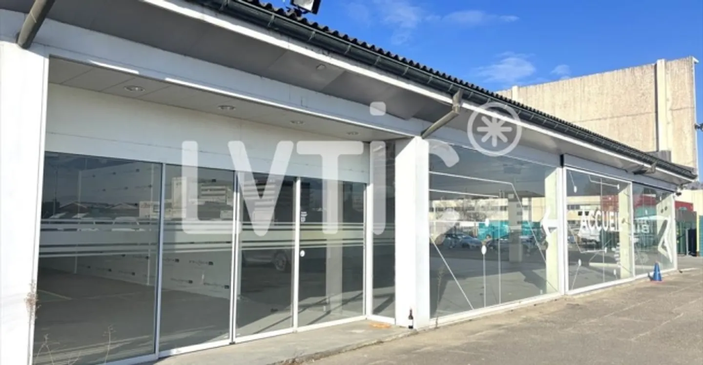 Showroom spacieux à Meyrin - Photo 6 sur 8