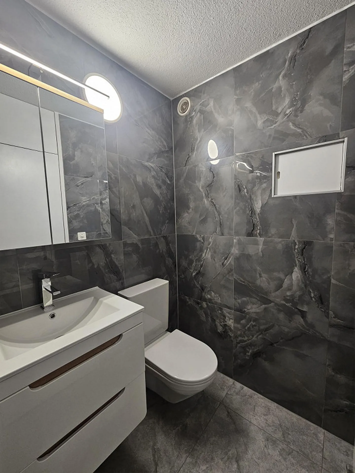 Moderne 2-Zimmer-Wohnung in Kaiserstuhl - Foto 9 von 10