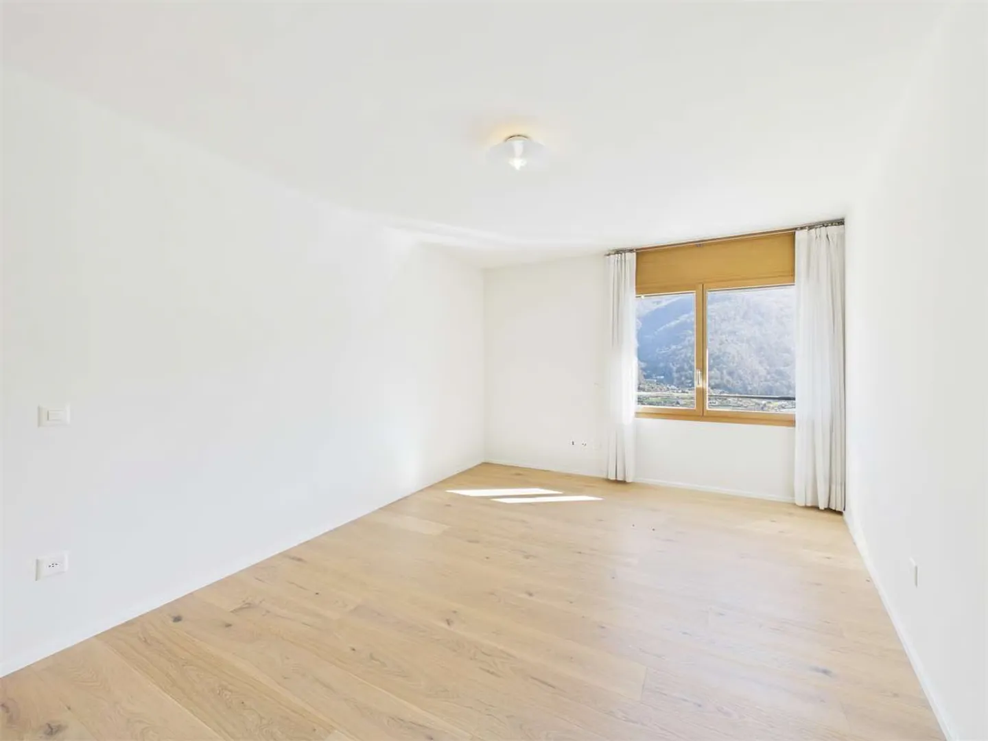 Maison lumineuse avec 5,5 pièces et vue sur le lac - Photo 10 sur 13