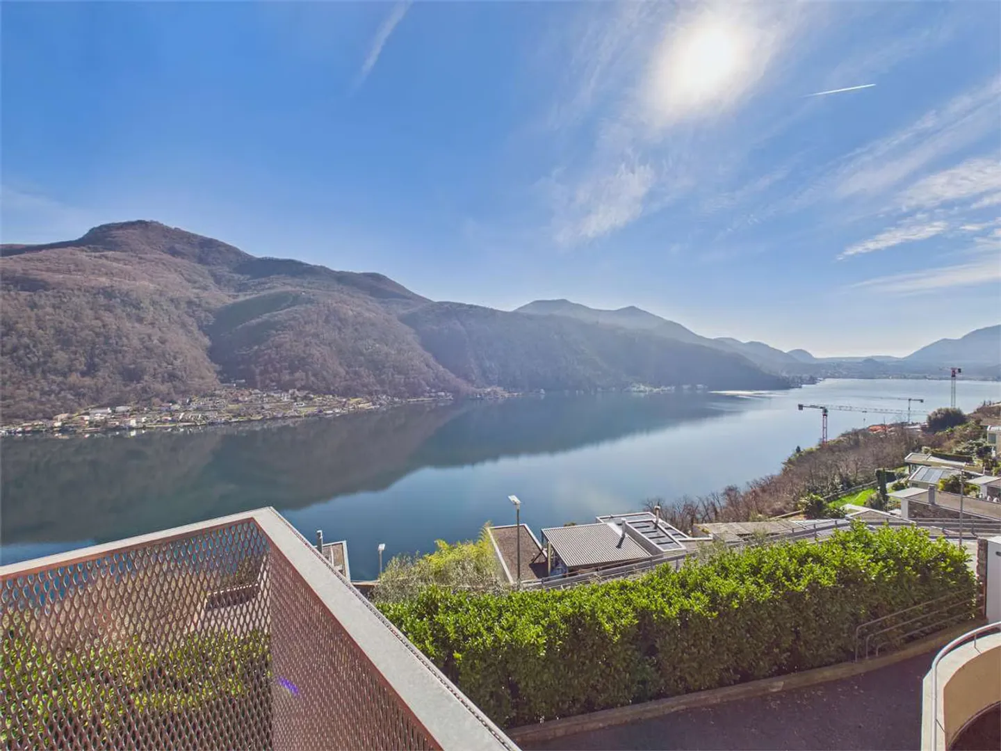 Maison lumineuse avec 5,5 pièces et vue sur le lac - Photo 3 sur 13