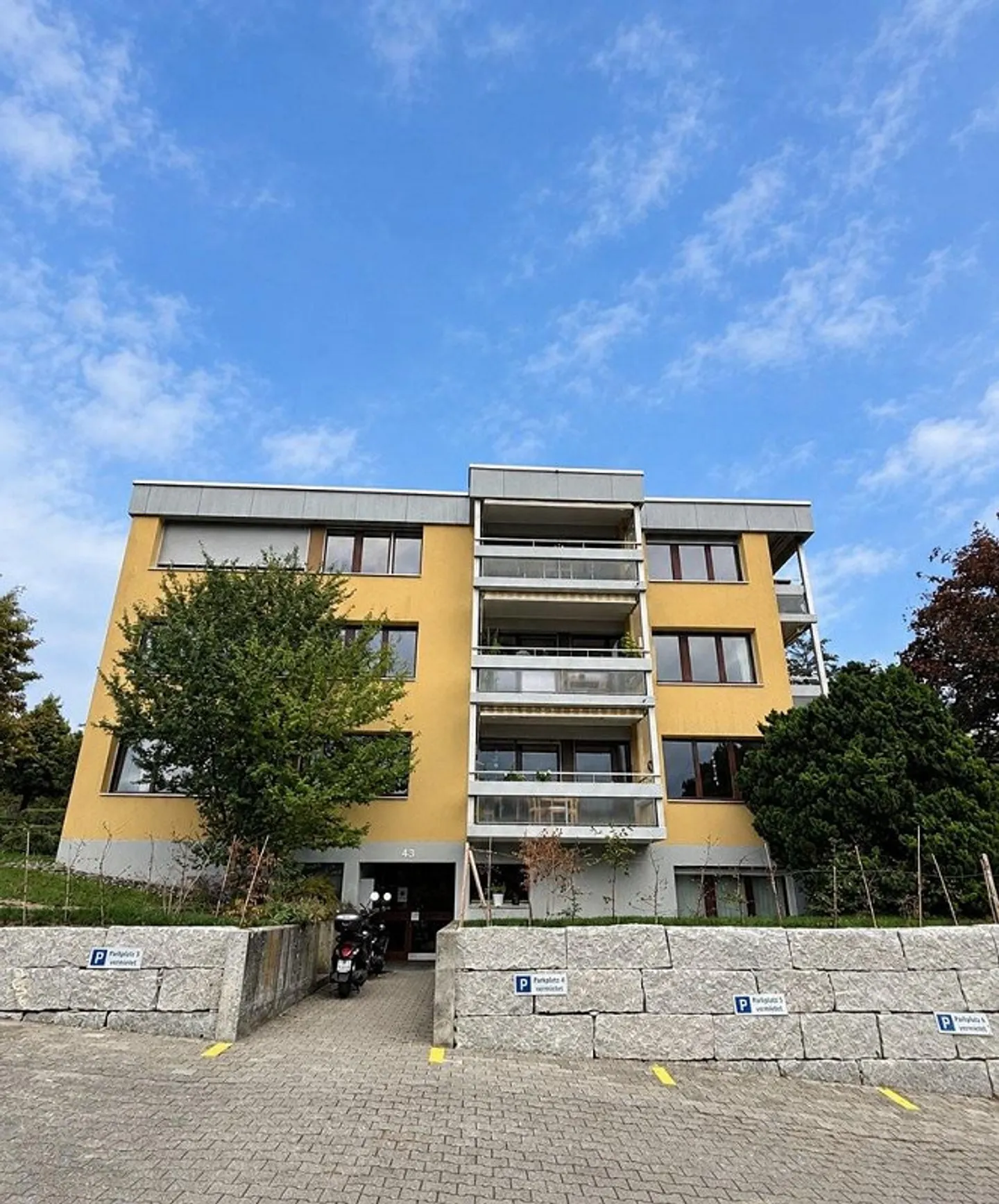 Modernes Apartment mit Balkon - Foto 1 von 11