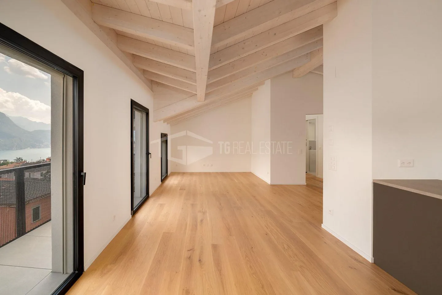 NEUE DACHGESCHOSSWOHNUNG MIT SEEBLICK - Foto 3 von 11