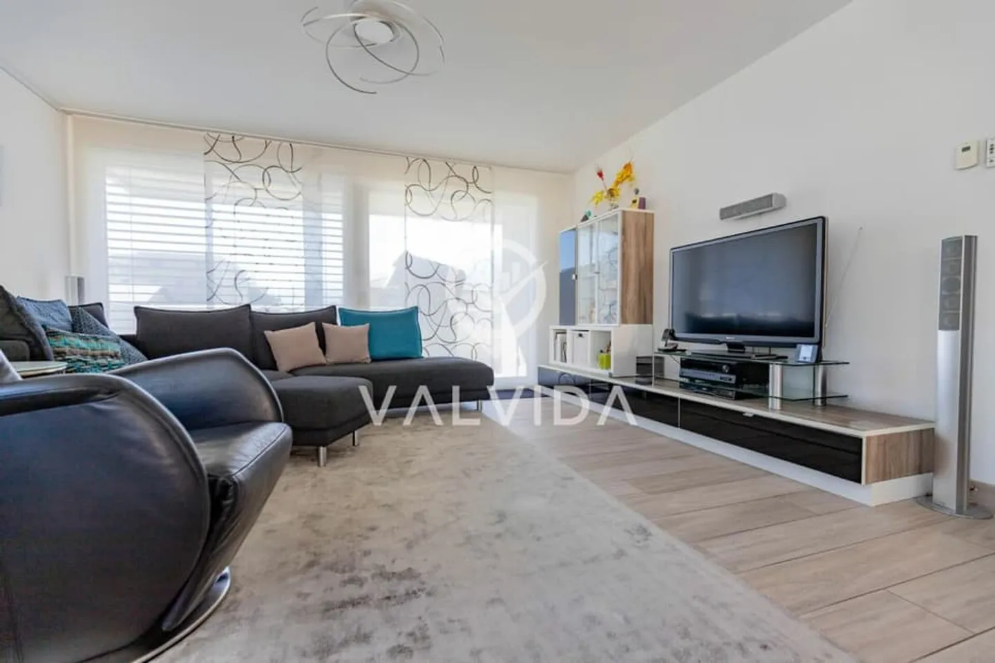 Moderno appartamento di 5,5 stanze con giardino d'inverno e arredamento di alta qualità - Foto 2 di 13