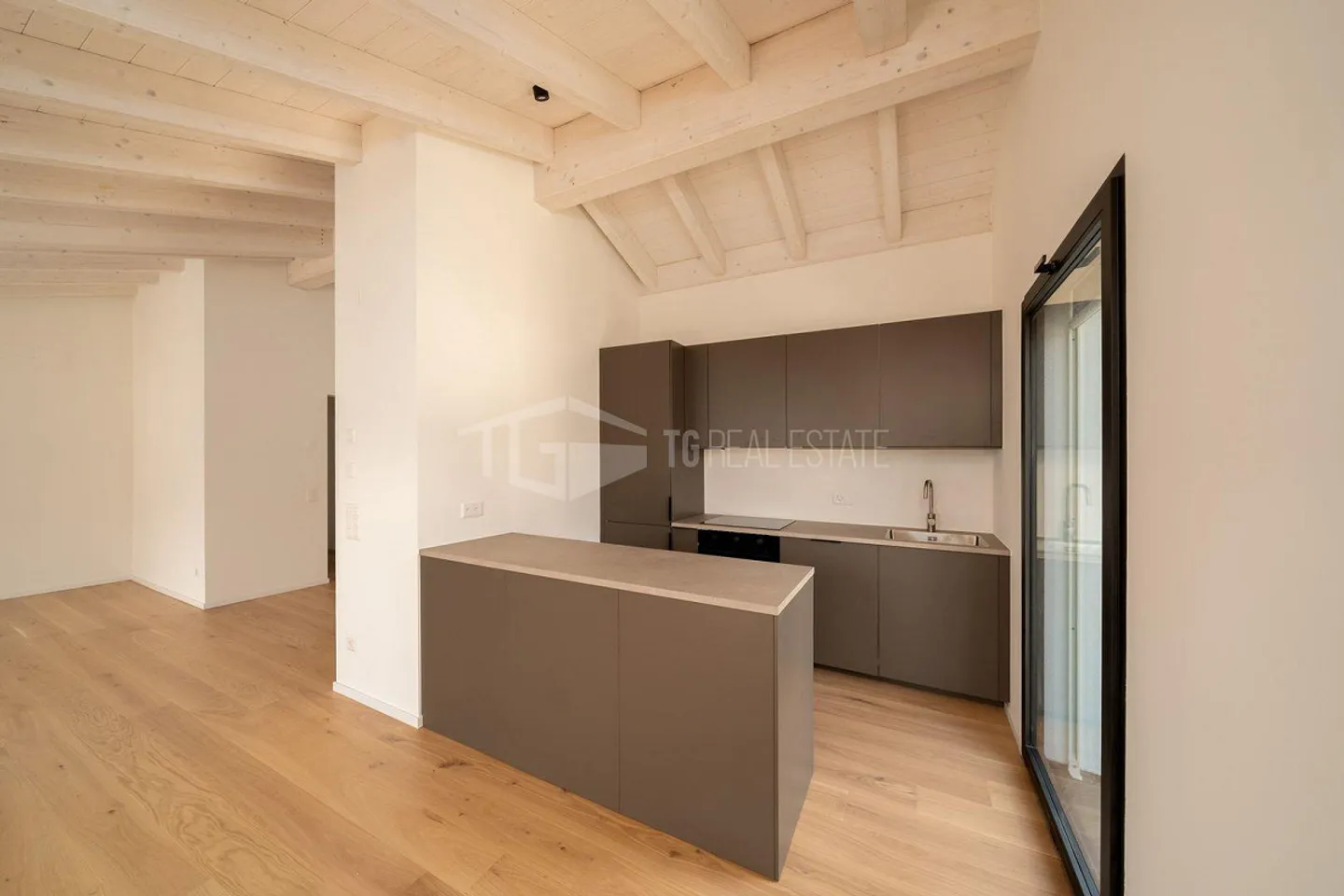 NEUE DACHGESCHOSSWOHNUNG MIT SEEBLICK - Foto 5 von 11