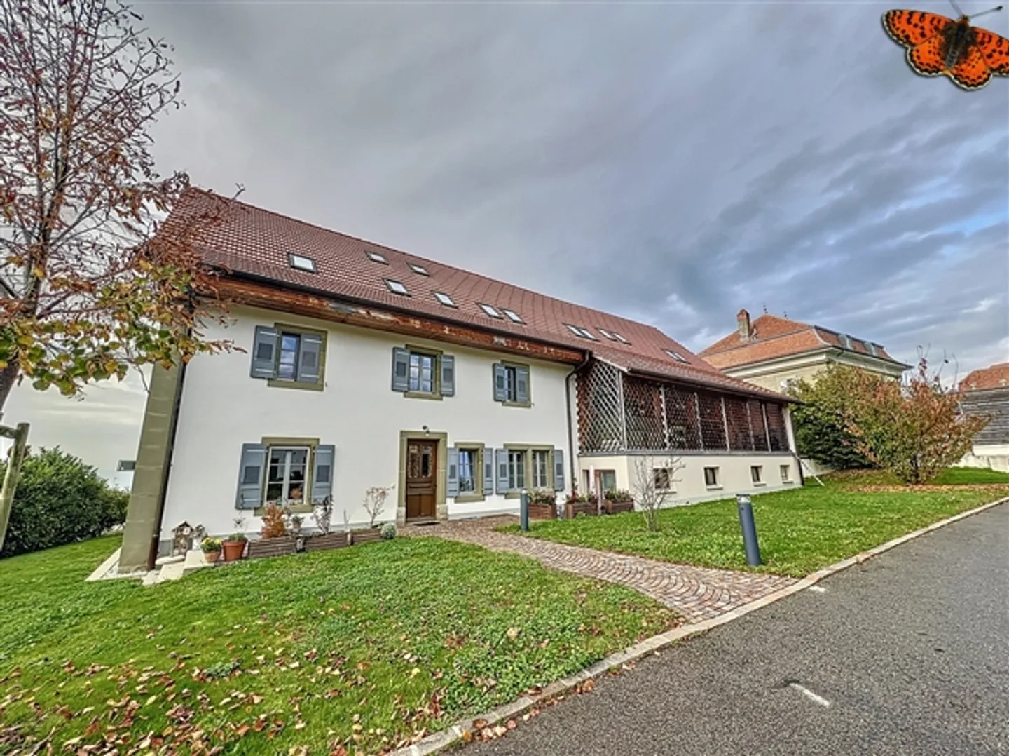 CHATONNAYE - Parking extérieur - Photo 4 sur 4