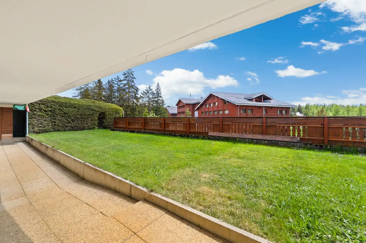 Bellissimo appartamento di 3,5 locali al piano terra con terrazza e giardino - Foto 11 di 13