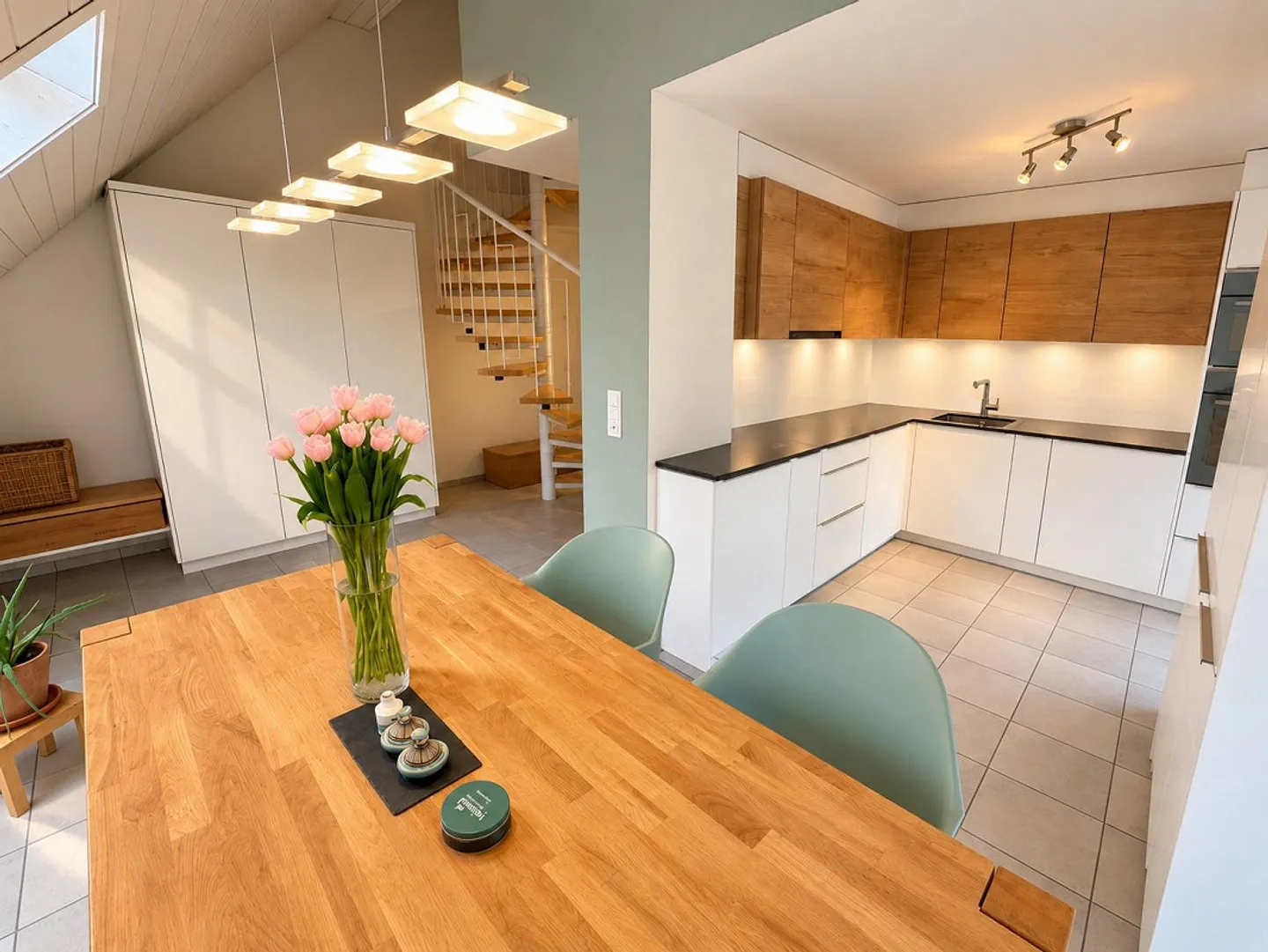 Charmante Maisonette in Volketswil - Foto 3 von 10