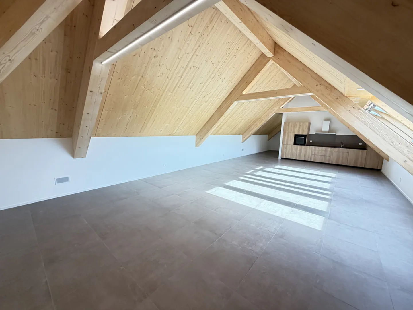 Appartement sous combles unique - Photo 3 sur 11