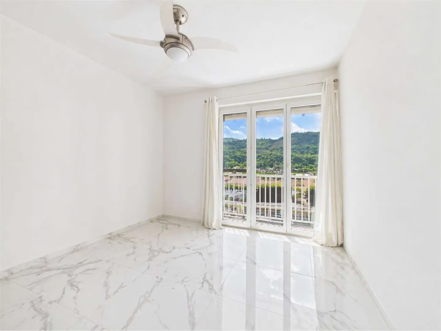 Spacious 4.5-room apartment in Balerna renovated - Photo 5 of 11
