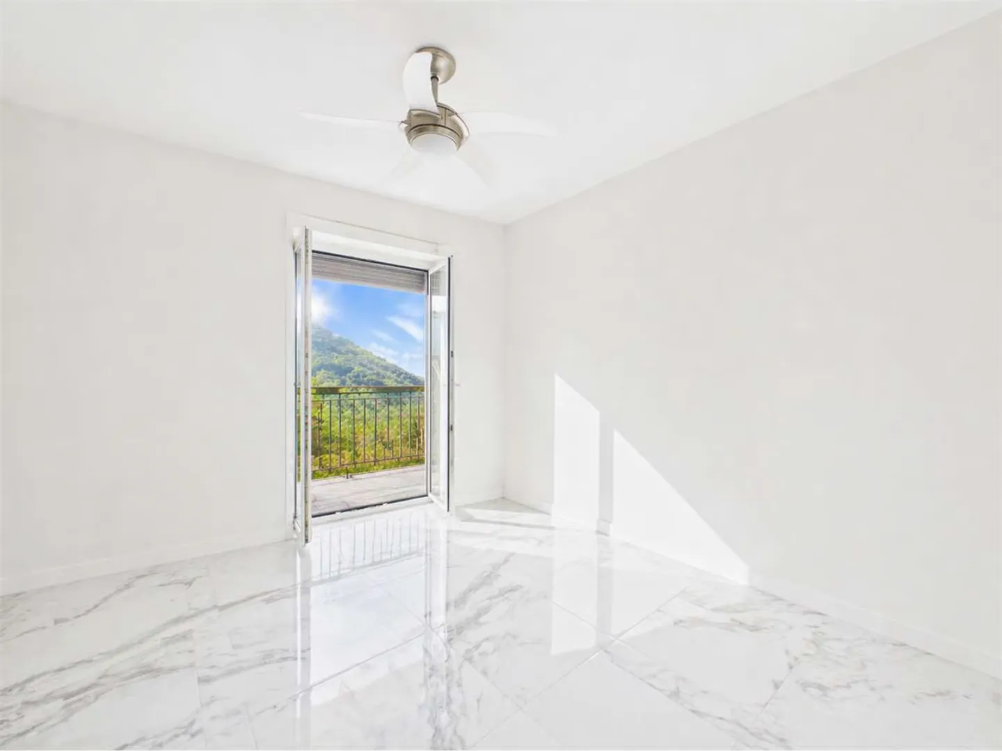 Spacious 4.5-room apartment in Balerna renovated - Photo 6 of 11