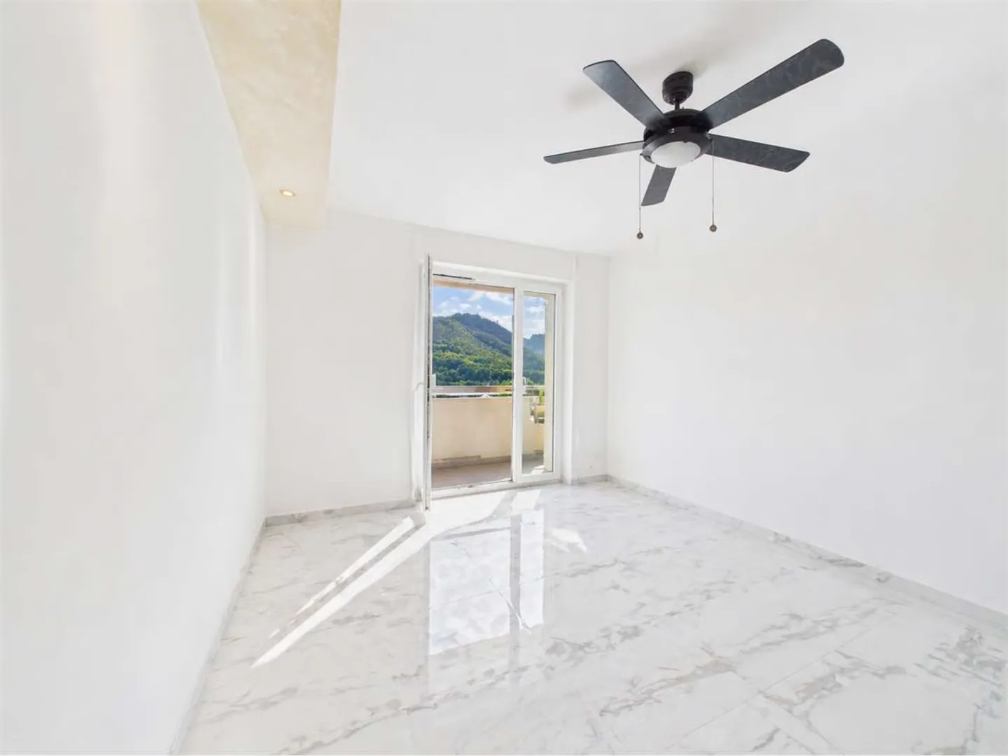 Spacious 4.5-room apartment in Balerna renovated - Photo 7 of 11