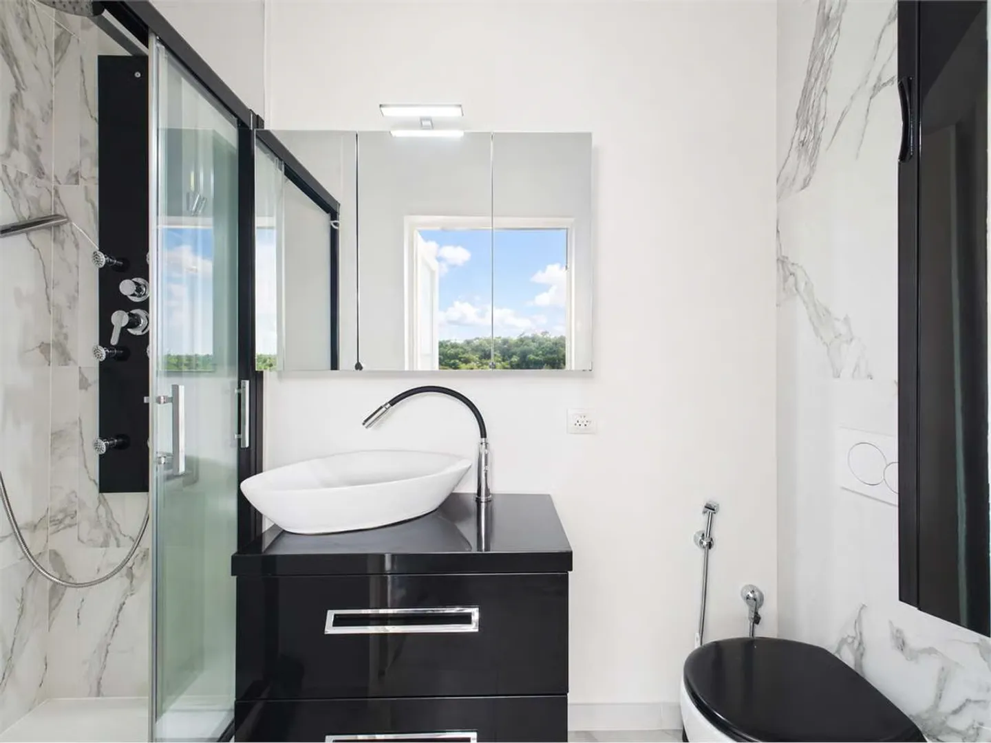 Spacious 4.5-room apartment in Balerna renovated - Photo 8 of 11