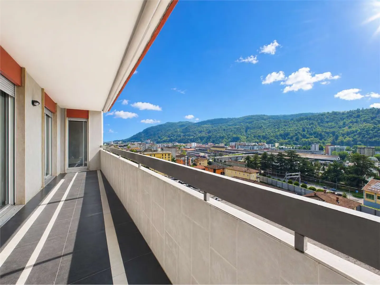 Spacious 4.5-room apartment in Balerna renovated - Photo 11 of 11