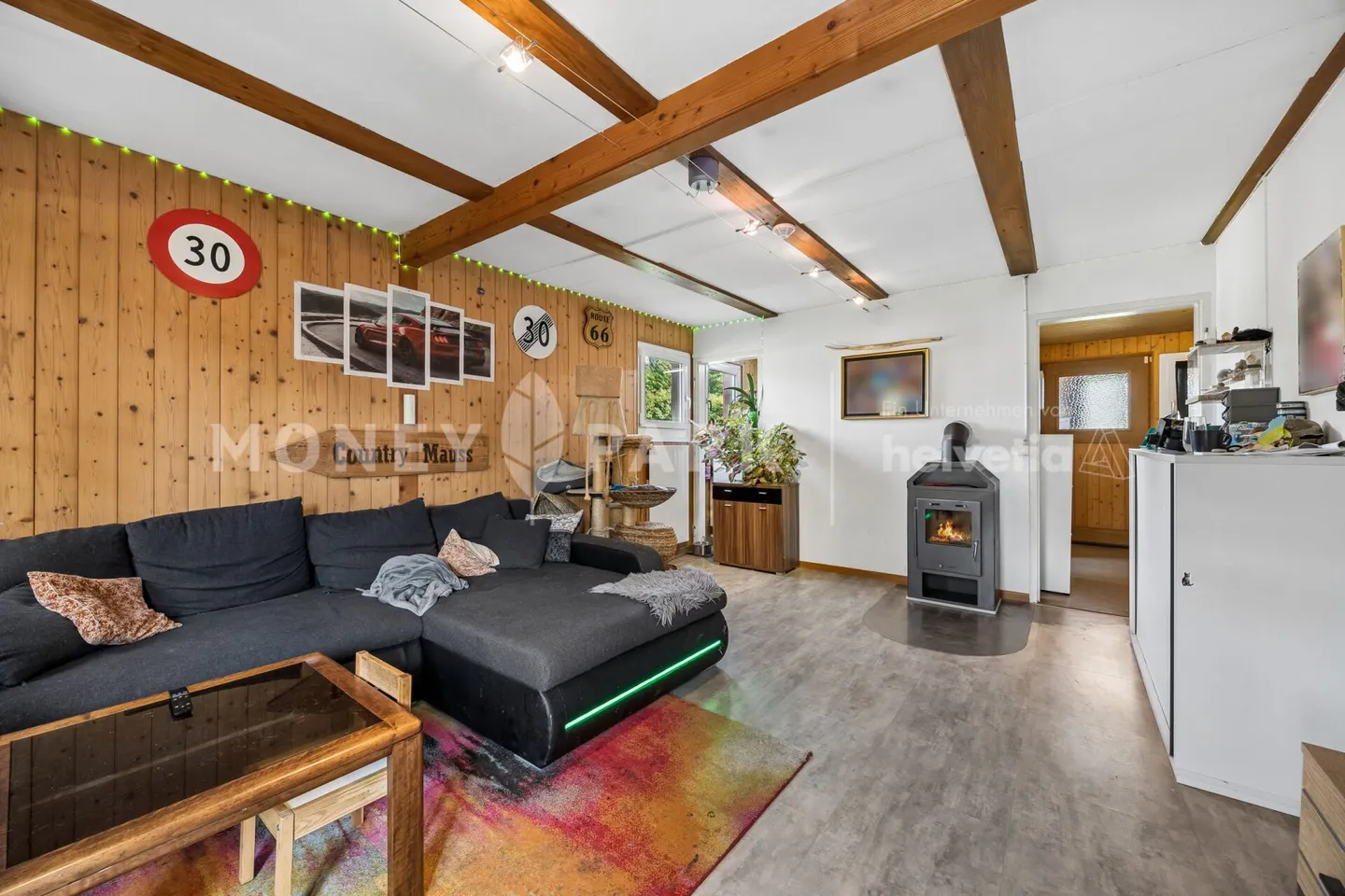 Detached and well-maintained property with two residential units - Photo 4 of 8