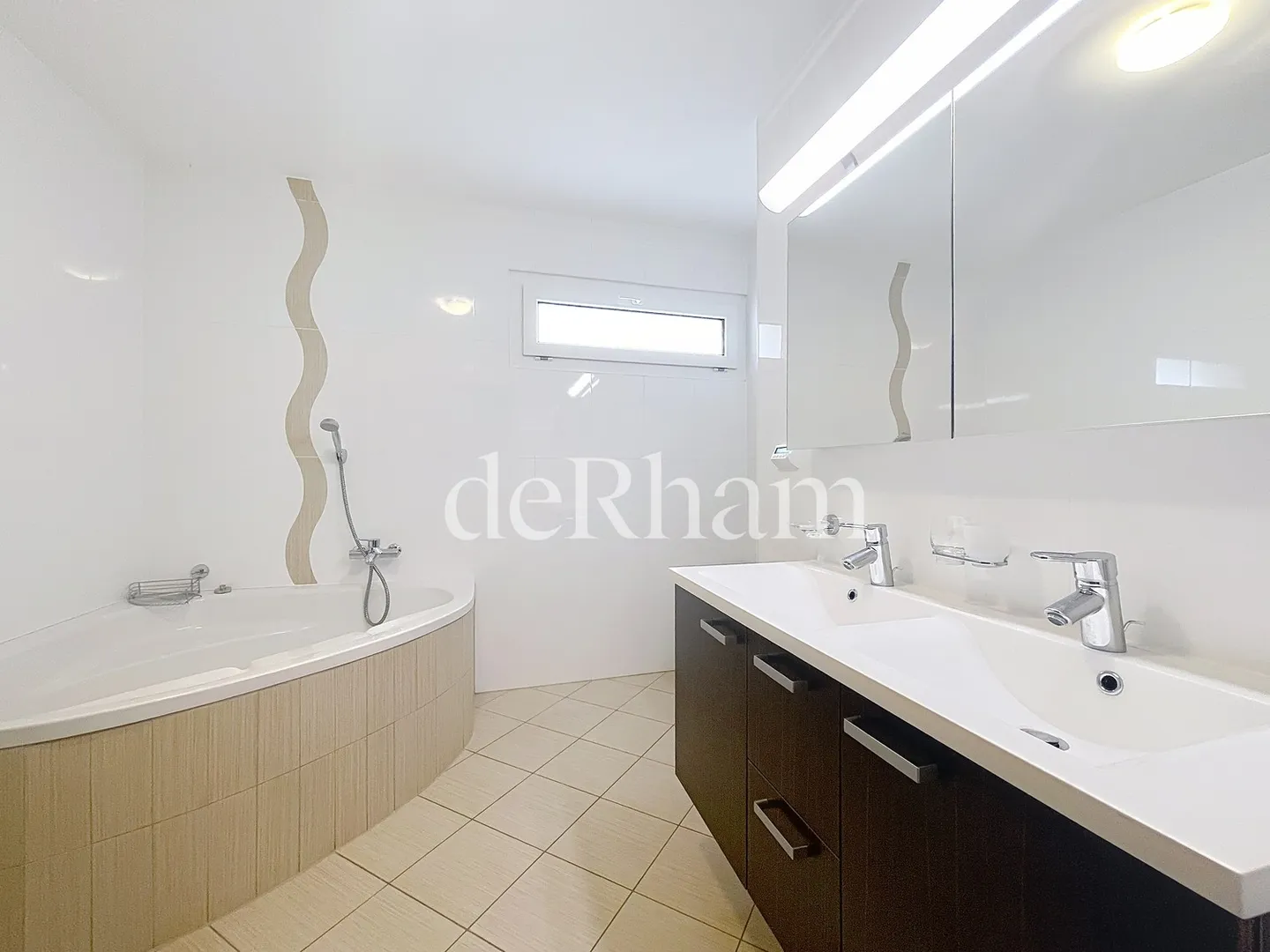 Reihenhaus-Villa mit 5,5 Zimmern und Garten - Foto 4 von 10