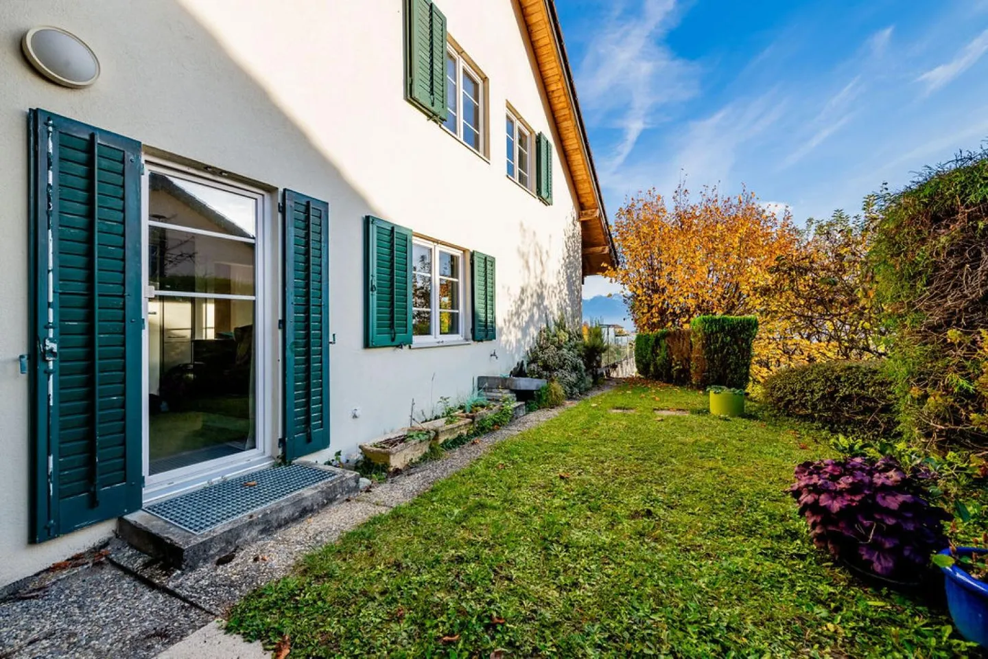 Schöne 6,5-Zimmer-Villa mit Blick auf den See und die Alpen - Foto 7 von 8