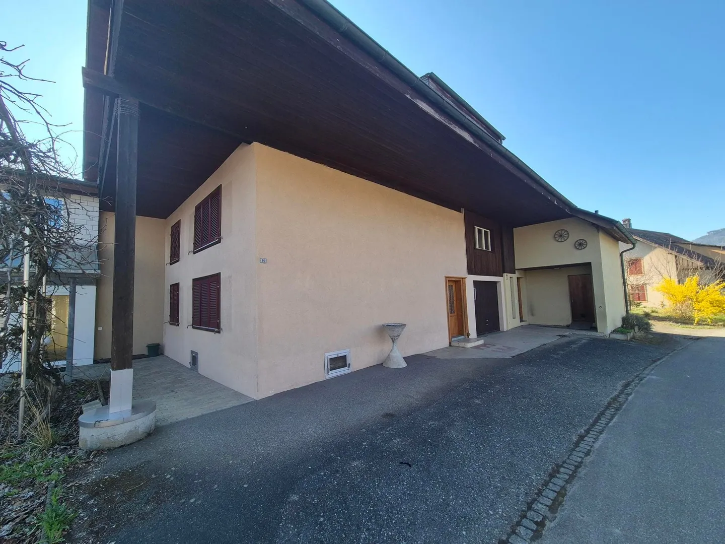 Casa plurifamiliare con 5 unità a Kestenholz e riserva di terreno - Foto 3 di 13