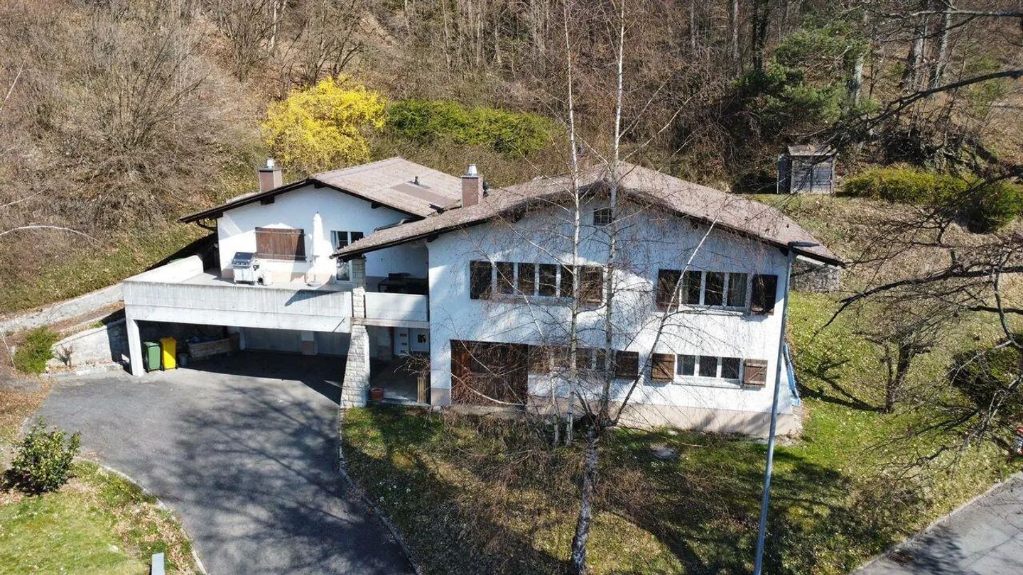Family House - Photo 4 of 11