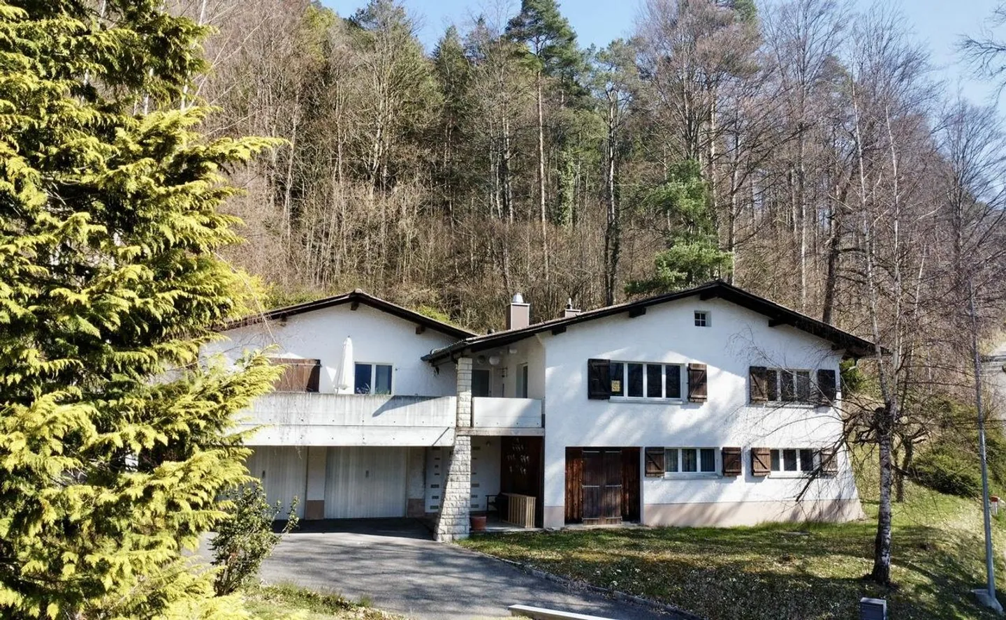 Family House - Photo 3 of 11