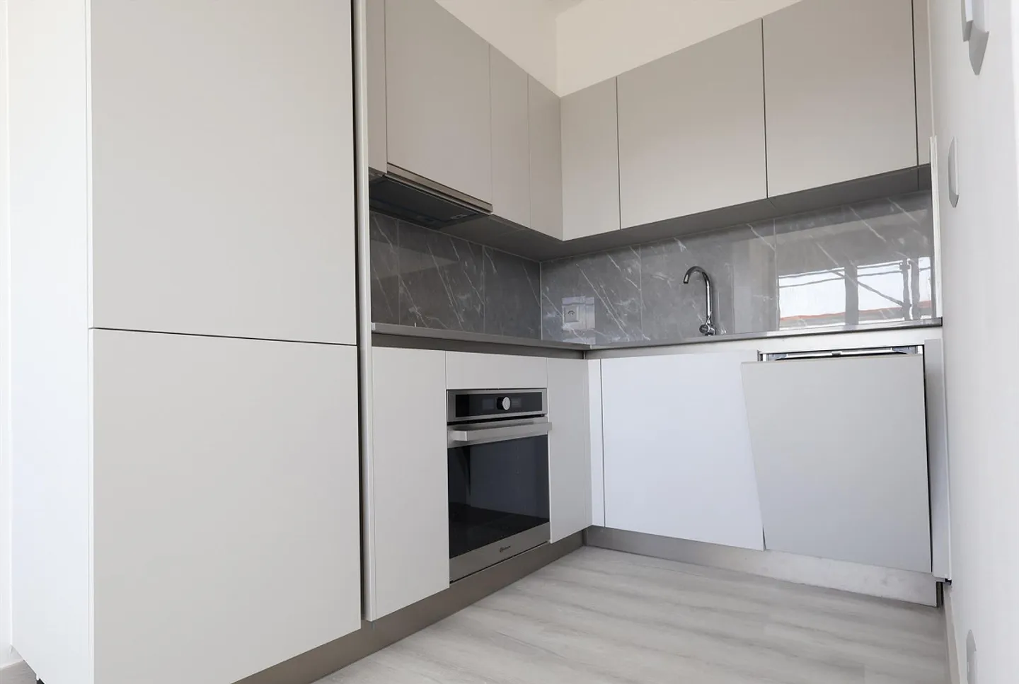BIS ZU 3 MONATEN KOSTENLOS - Neu renovierte 2,5 Zimmer in Coldrerio - Foto 1 von 10