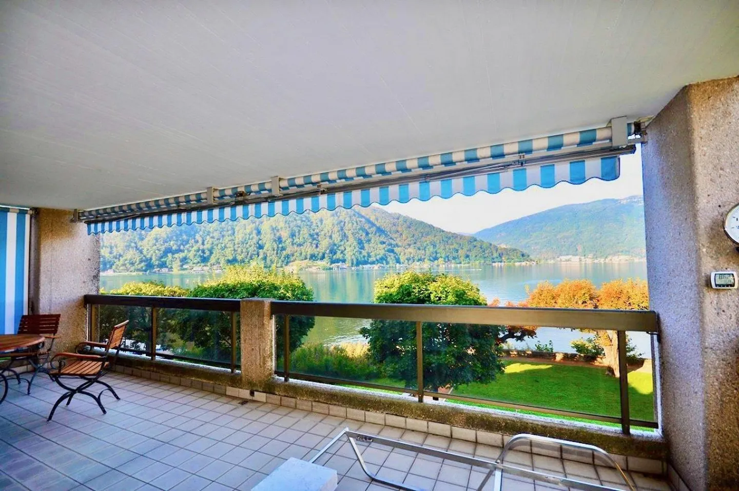 Elegant 4.5-room apartment facing Lake Lugano in Maroggia - Photo 3 of 15