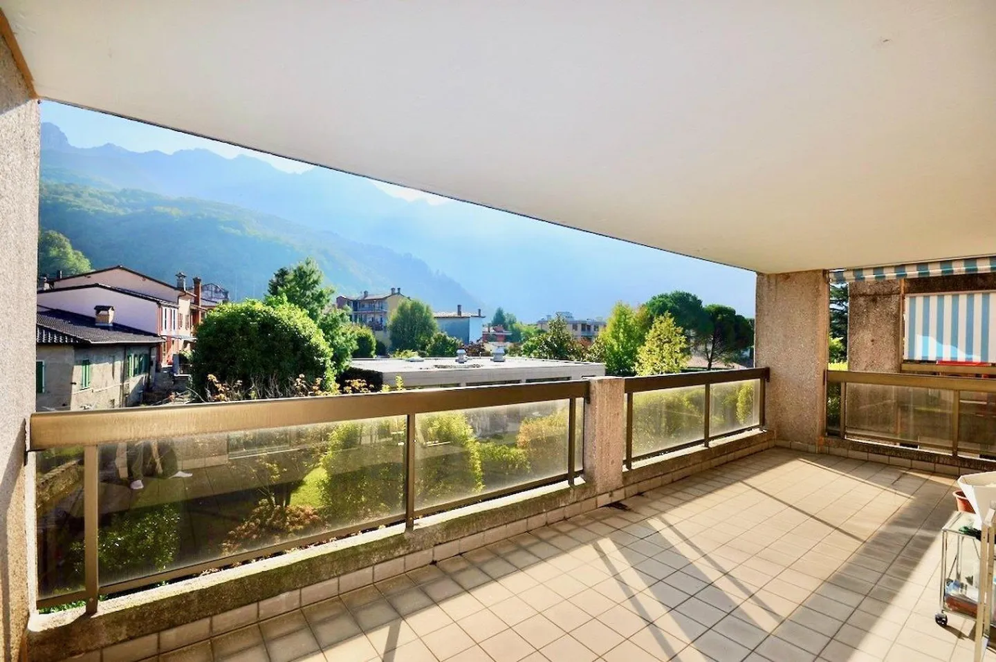 Elegant 4.5-room apartment facing Lake Lugano in Maroggia - Photo 7 of 15