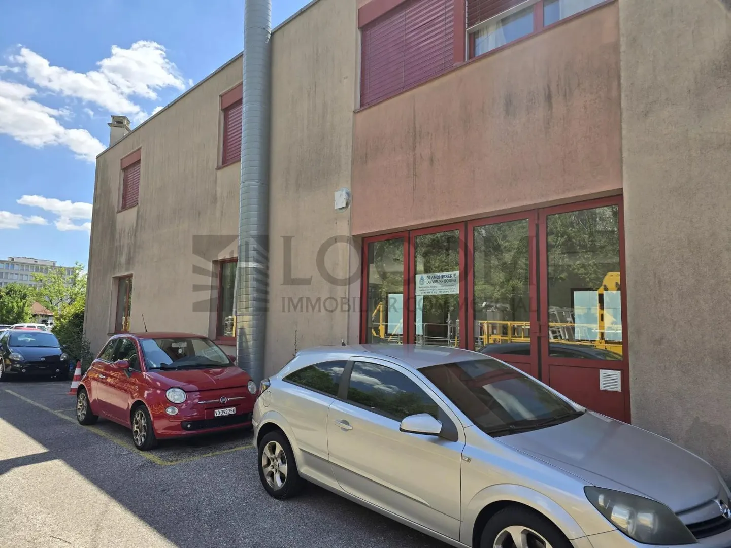 Spacious industrial space for rent in Bussigny - Photo 1 of 12