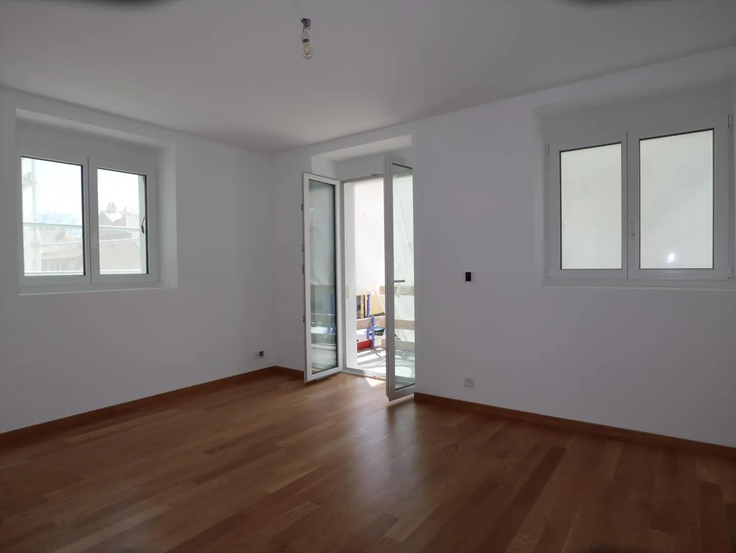In the center of the village Champagne - Spacious new apartment with 2 balconies and parking spaces - Photo 7 of 13
