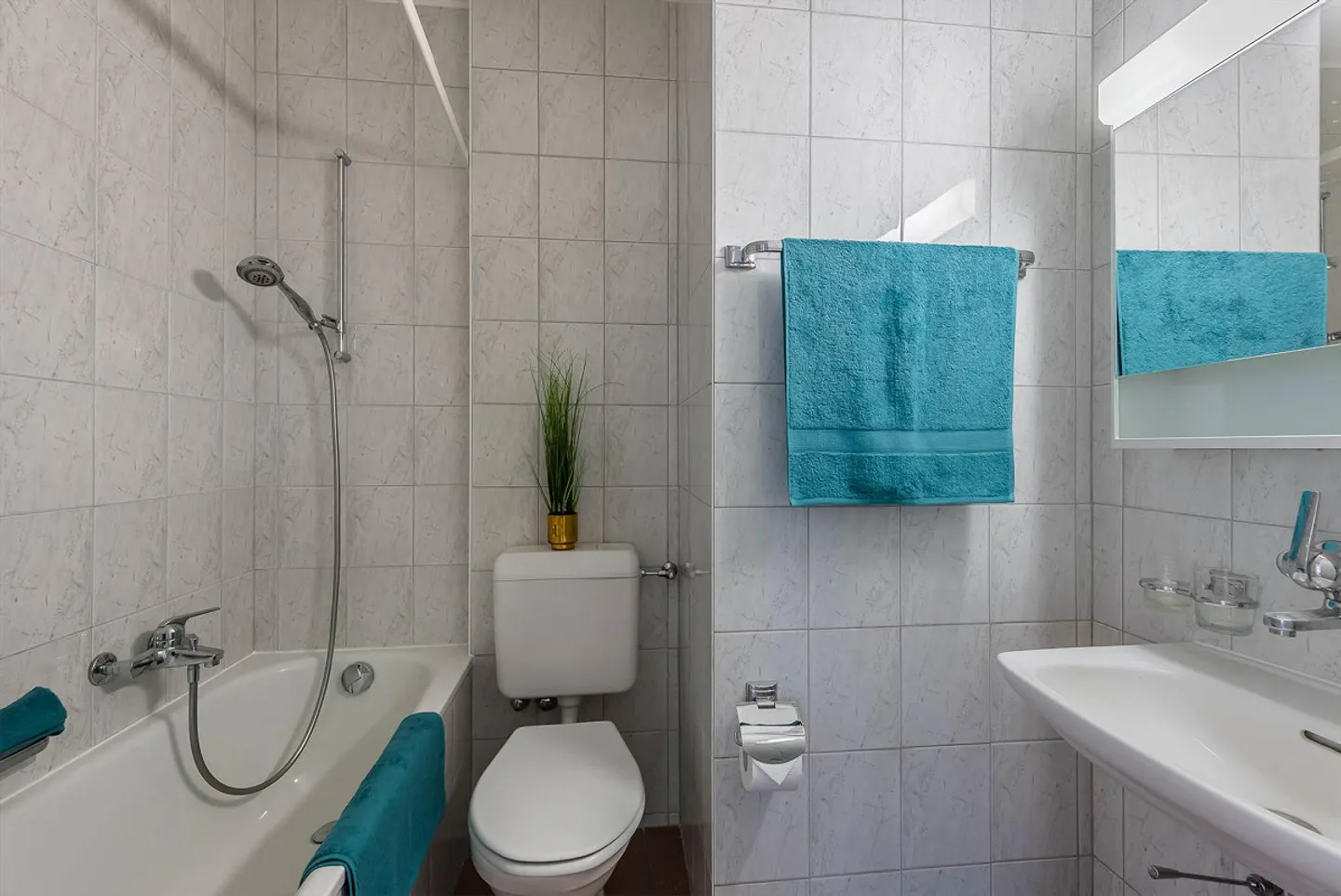 In a good traffic location - Photo 4 of 4