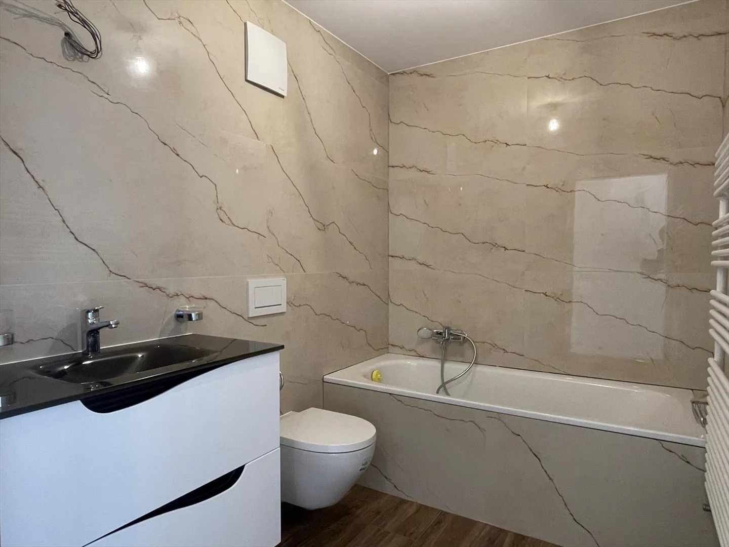 In the center of the village Champagne - Spacious new apartment with 2 balconies and parking spaces - Photo 9 of 13