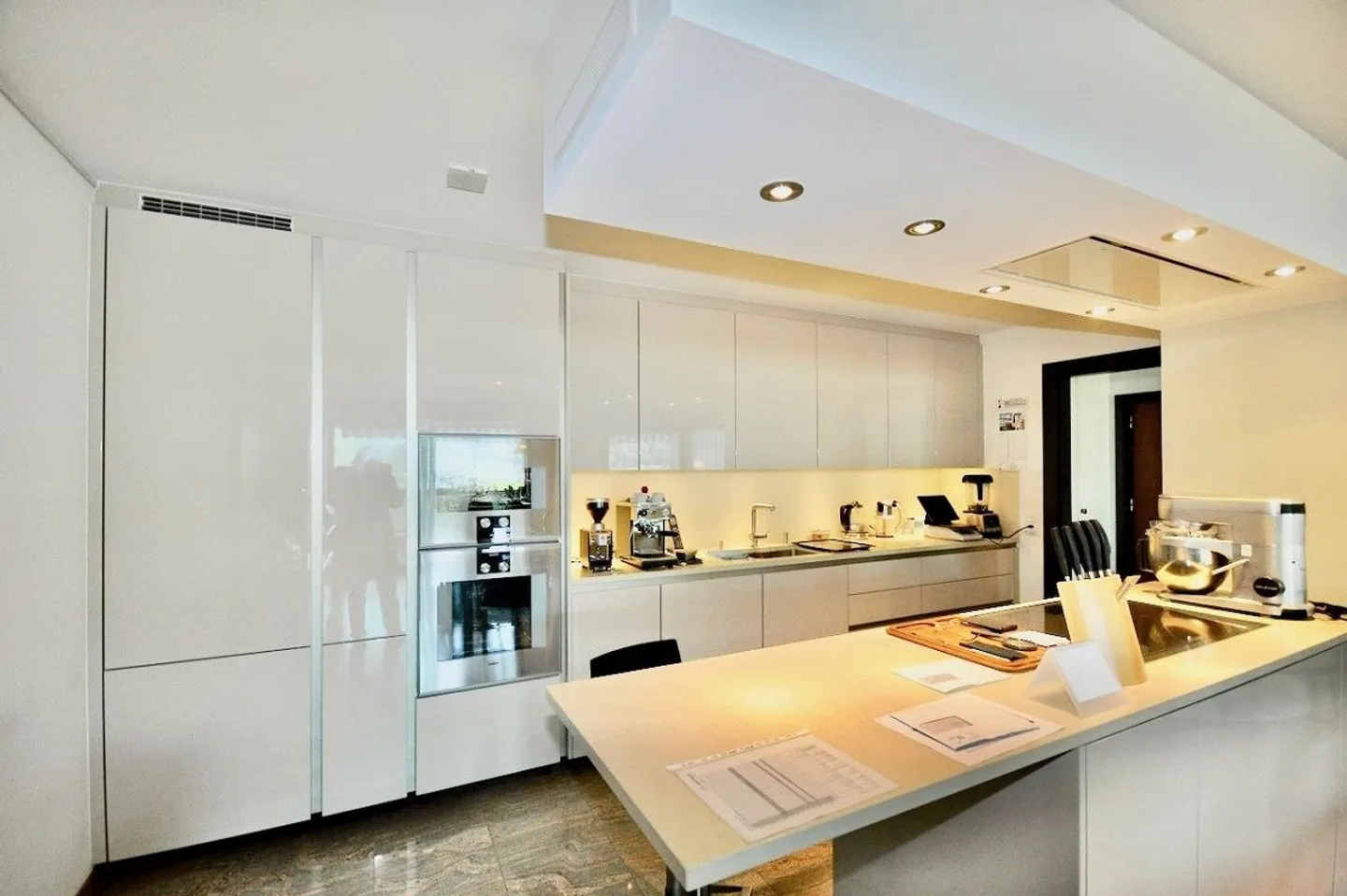 Elegant 4.5-room apartment facing Lake Lugano in Maroggia - Photo 5 of 15