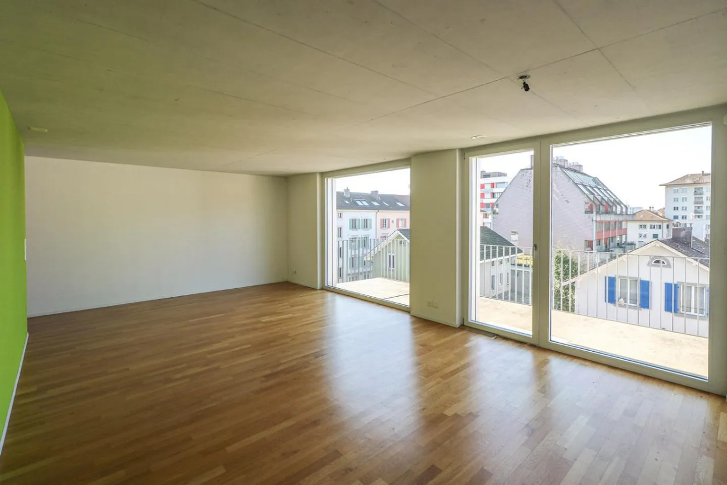 Modern city apartment with beautiful view - Photo 4 of 5
