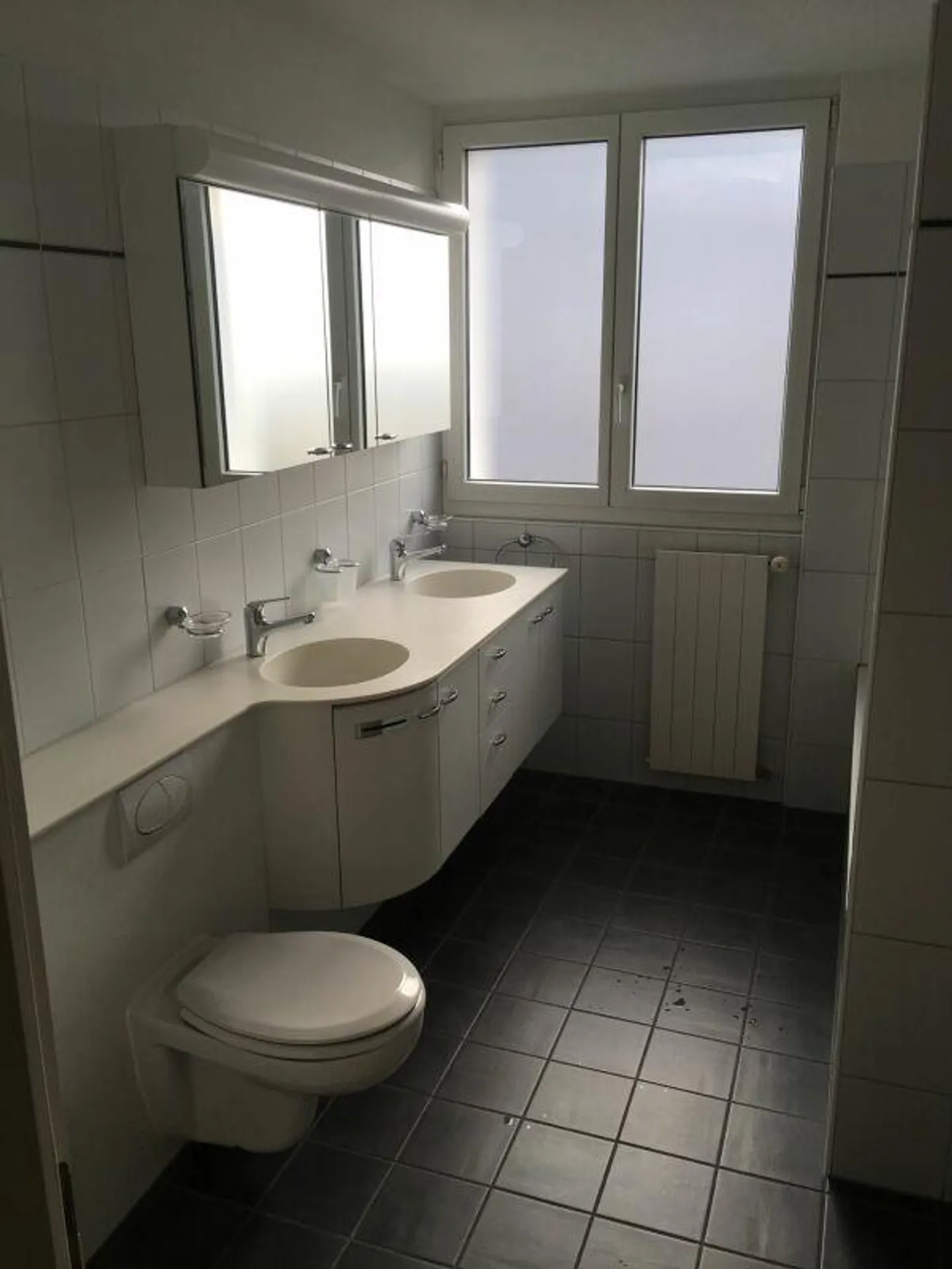 Befristete 4-Zimmer-Wohnung (zuoberst mit Lift) mit Balkon in Küsnacht - Foto 7 di 7