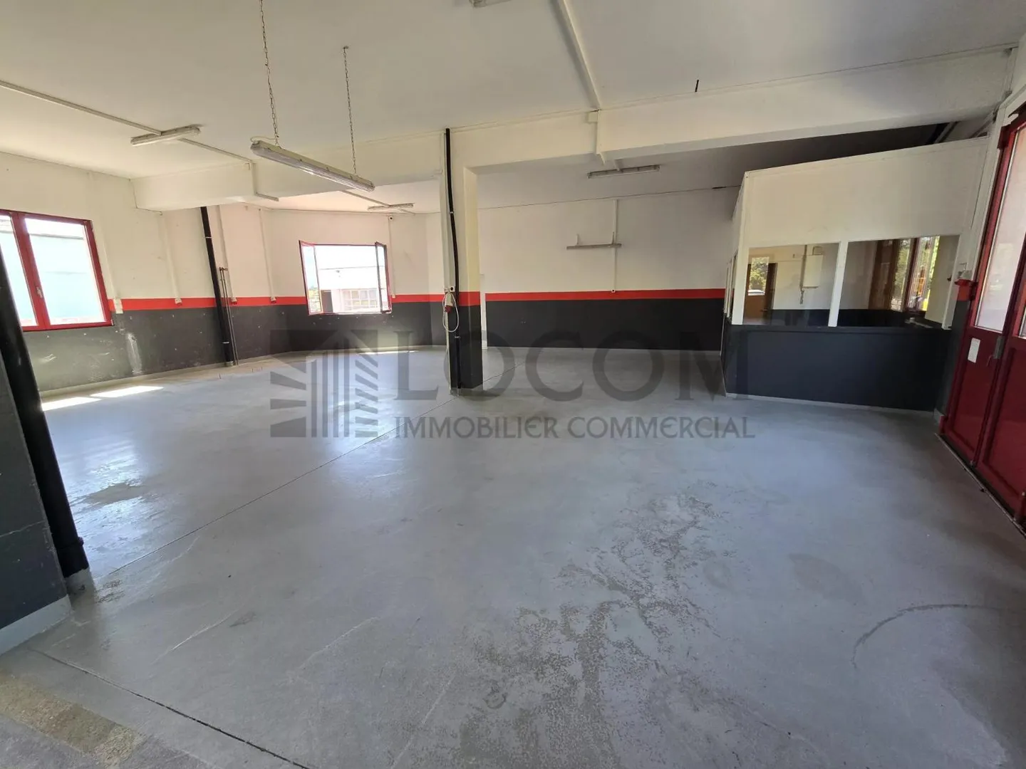 Spacious industrial space for rent in Bussigny - Photo 3 of 12