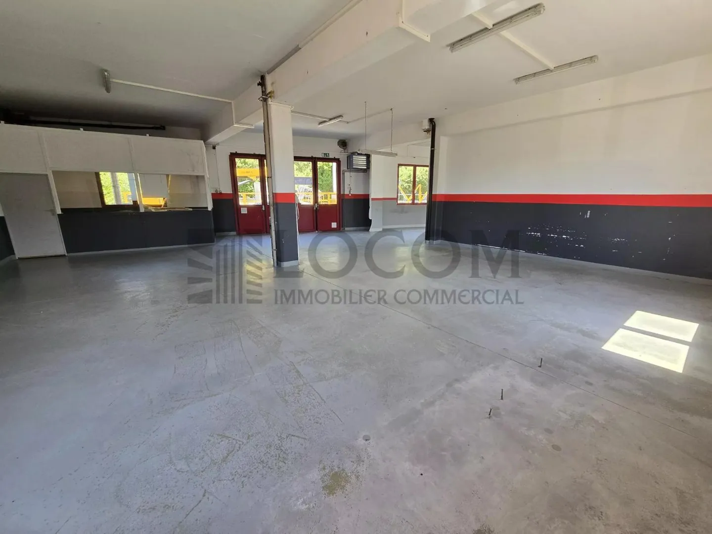 Spacious industrial space for rent in Bussigny - Photo 4 of 12