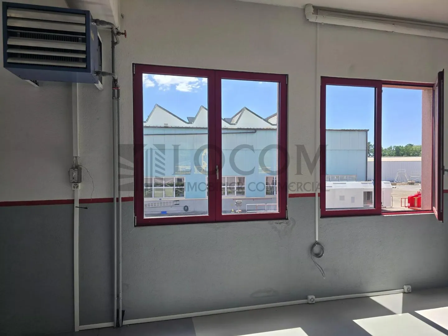 Spacious industrial space for rent in Bussigny - Photo 5 of 12