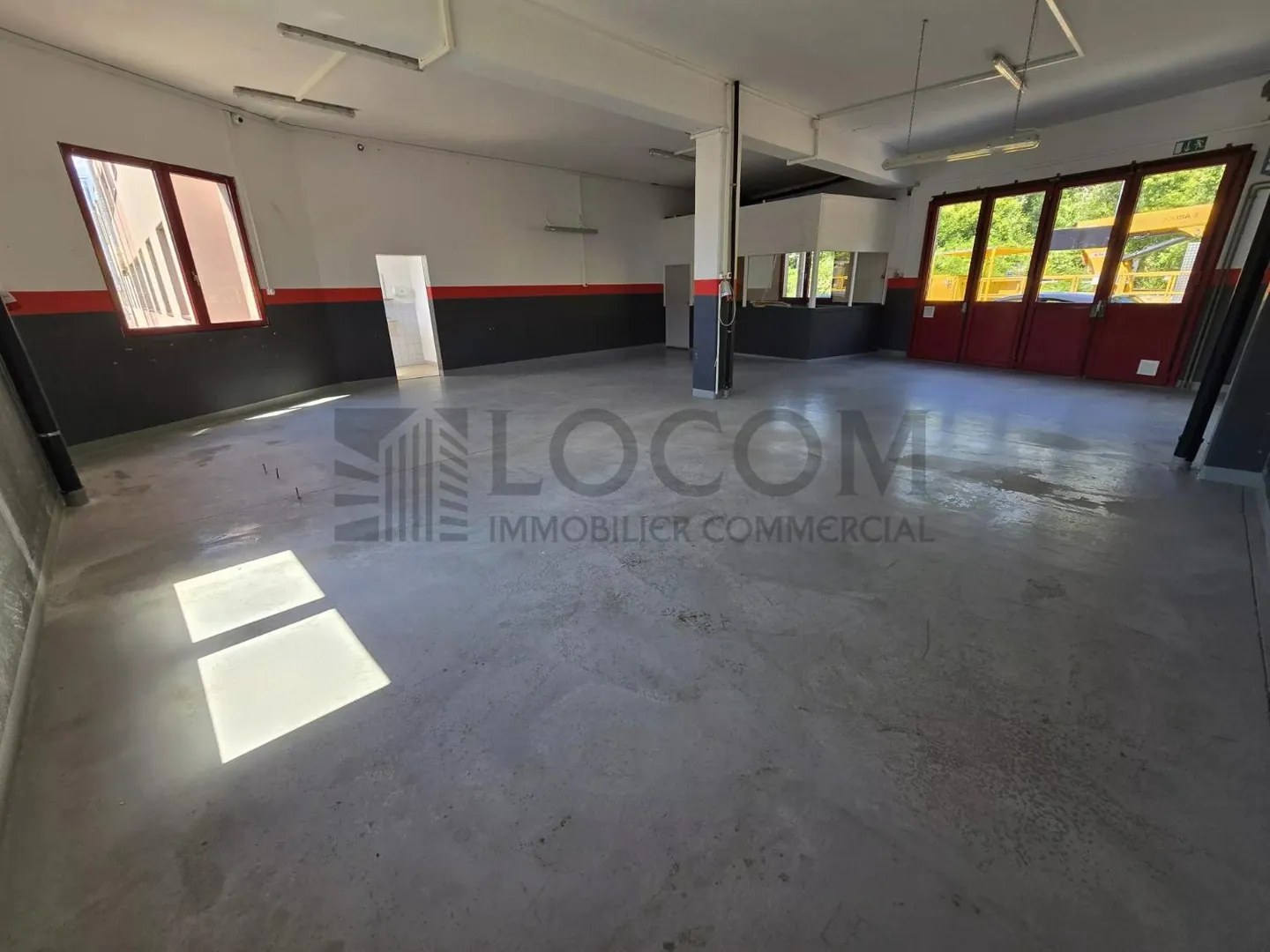 Spacious industrial space for rent in Bussigny - Photo 6 of 12