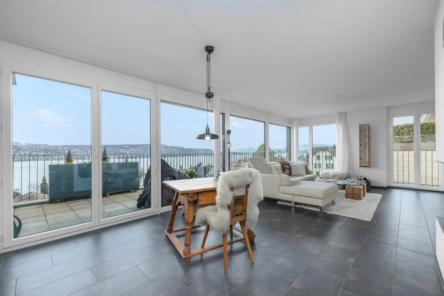 Bella vista sul lago e sulla montagna nella migliore posizione - Foto 2 di 11