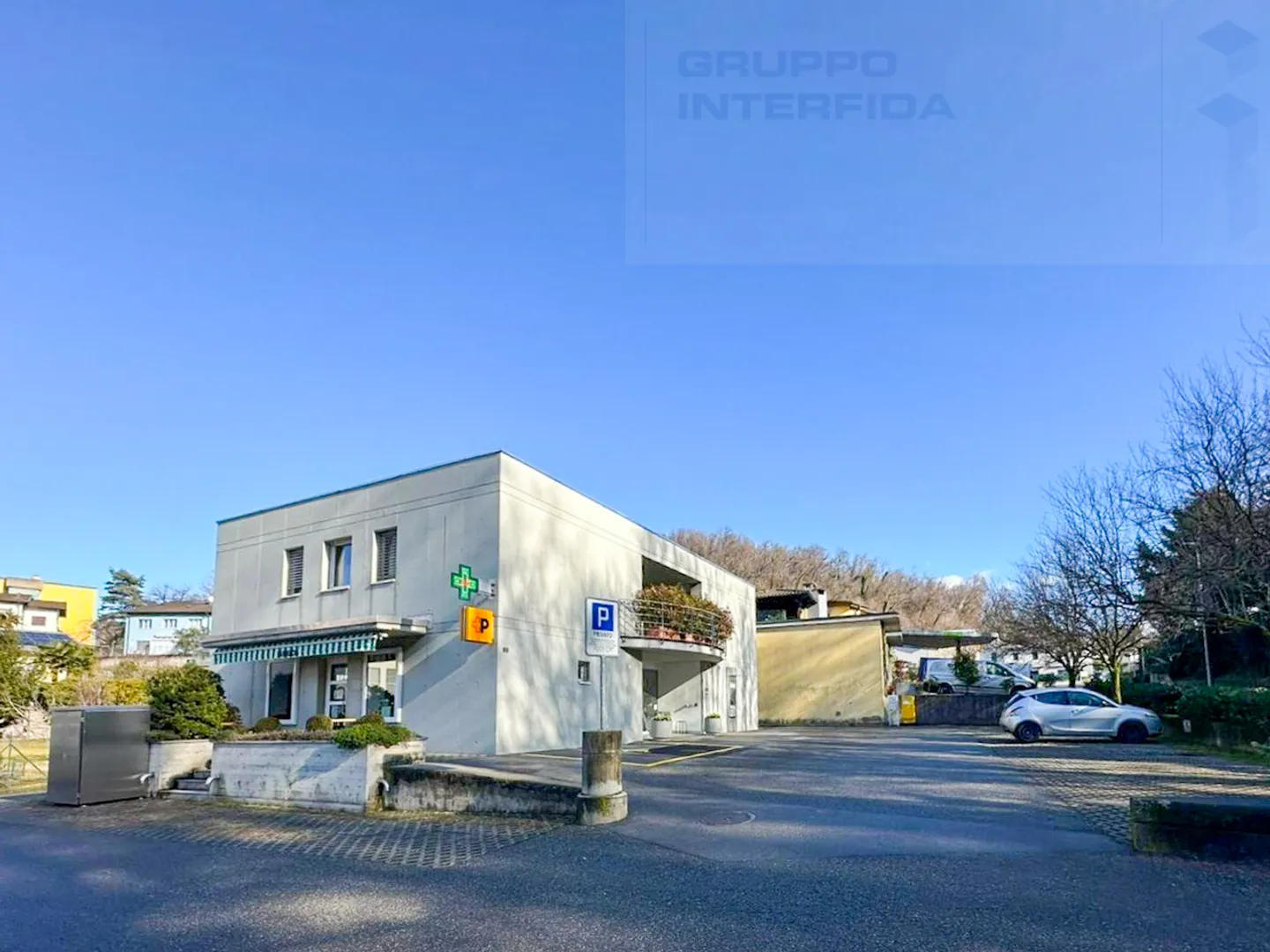 Stabile commerciale ad Arzo - Foto 1 di 7