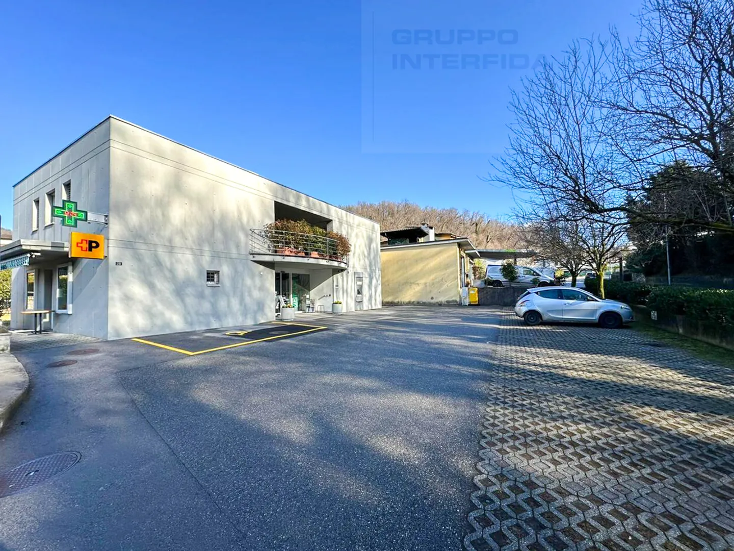 Stabile commerciale ad Arzo - Foto 2 di 7