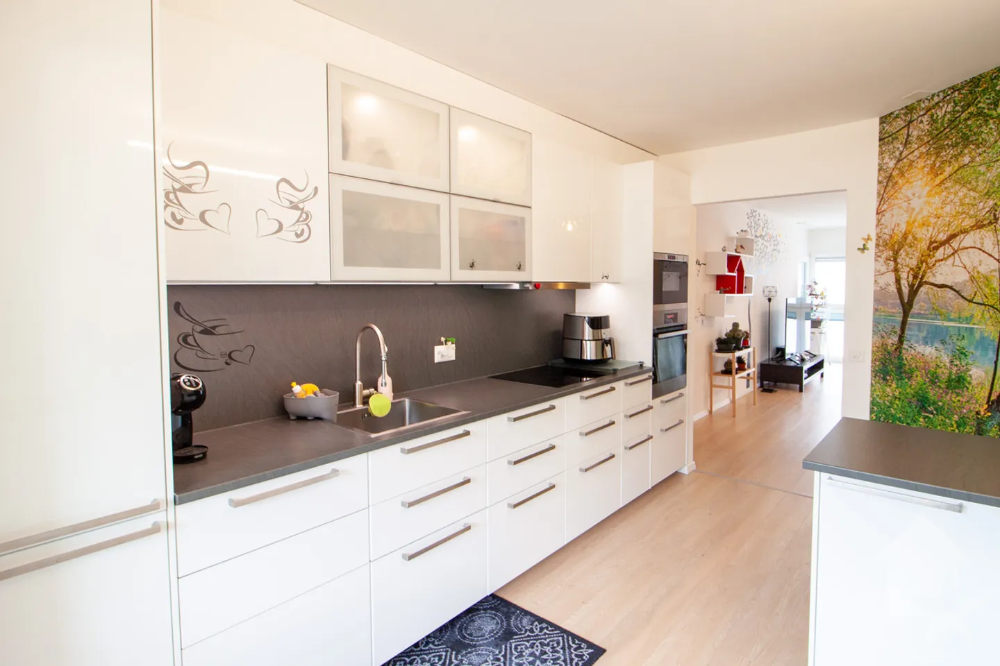 Wunderschöne 3,5-Zimmer-Wohnung mit 107 m2 nur wenige Schritte von Sion entfernt - Foto 1 von 22