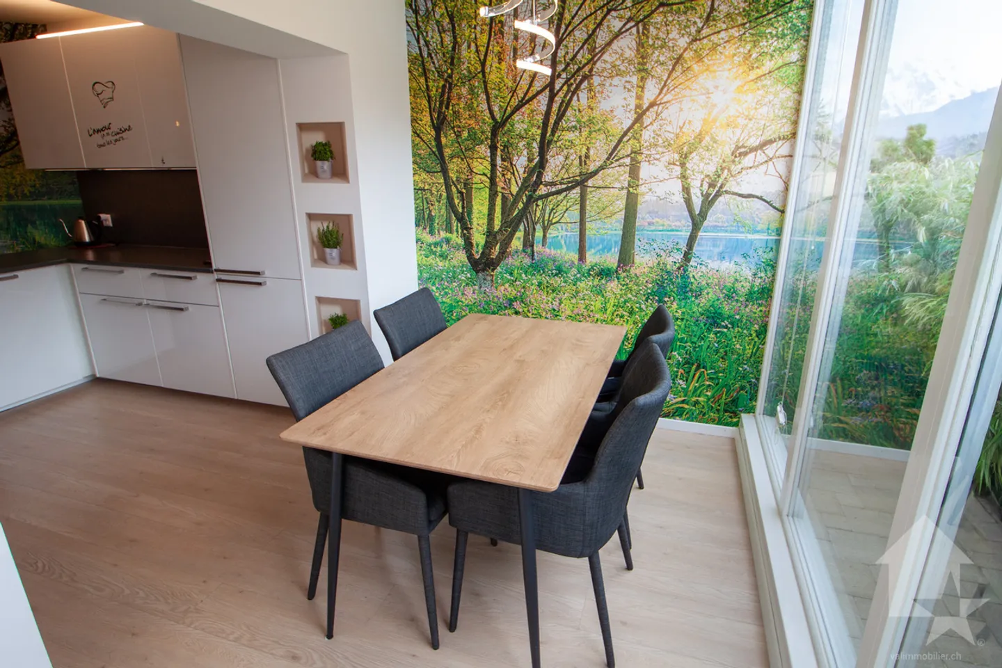 Wunderschöne 3,5-Zimmer-Wohnung mit 107 m2 nur wenige Schritte von Sion entfernt - Foto 3 von 22