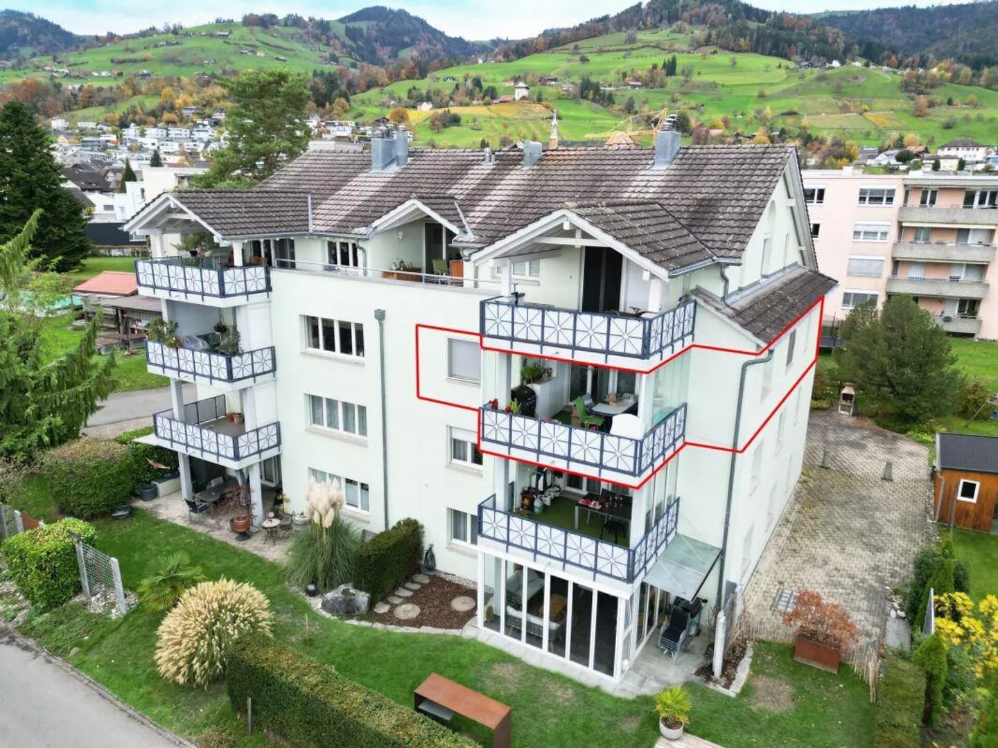 Bright 4.5 Room Apartment with Modern Kitchen - Photo 2 of 9