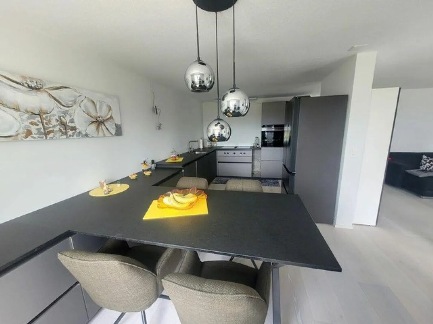 Bright 4.5 Room Apartment with Modern Kitchen - Photo 4 of 9