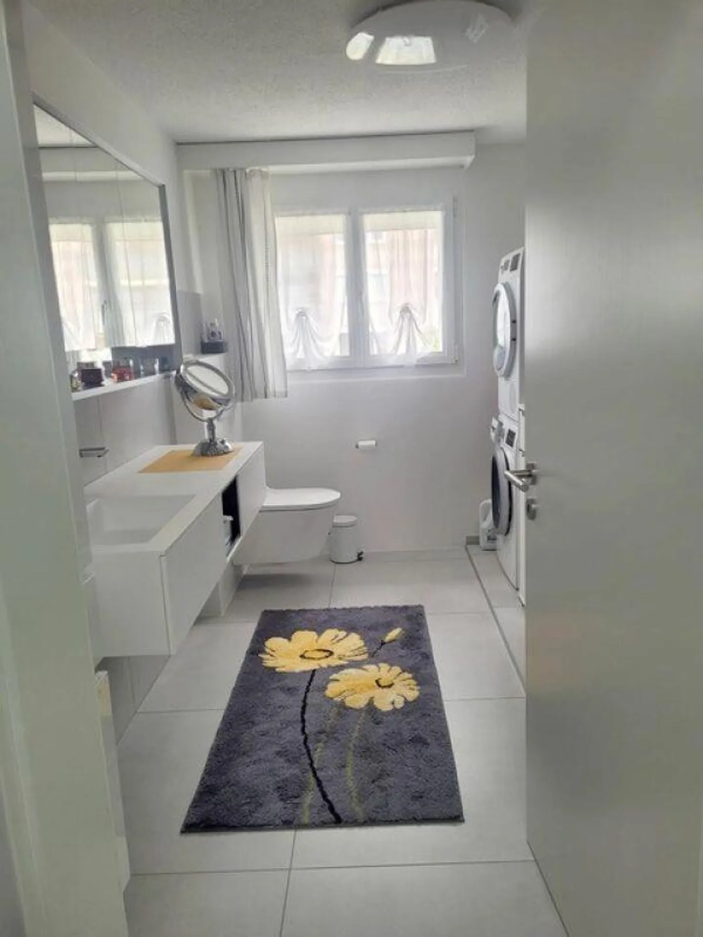 Bright 4.5 Room Apartment with Modern Kitchen - Photo 5 of 9