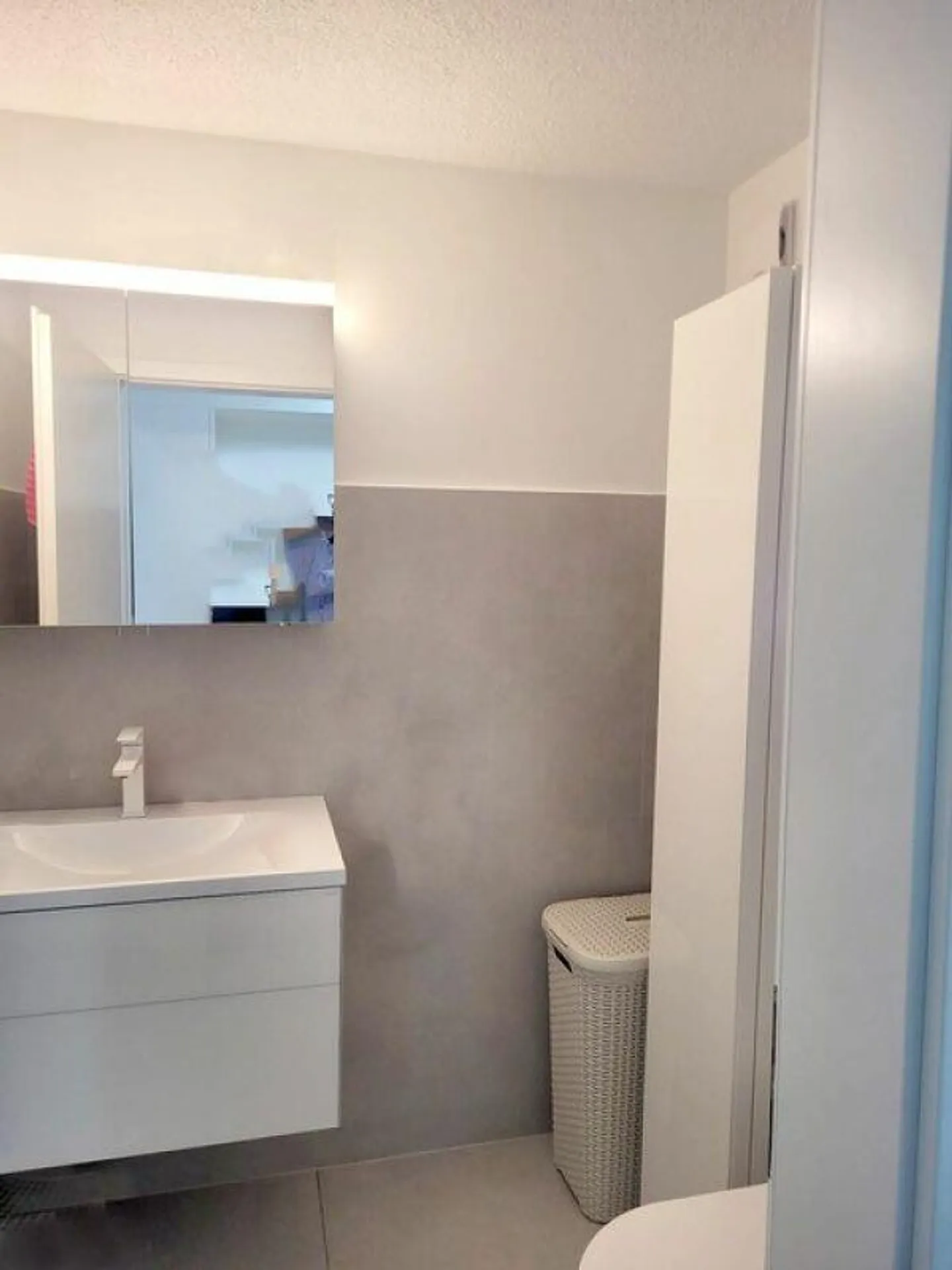 Bright 4.5 Room Apartment with Modern Kitchen - Photo 6 of 9