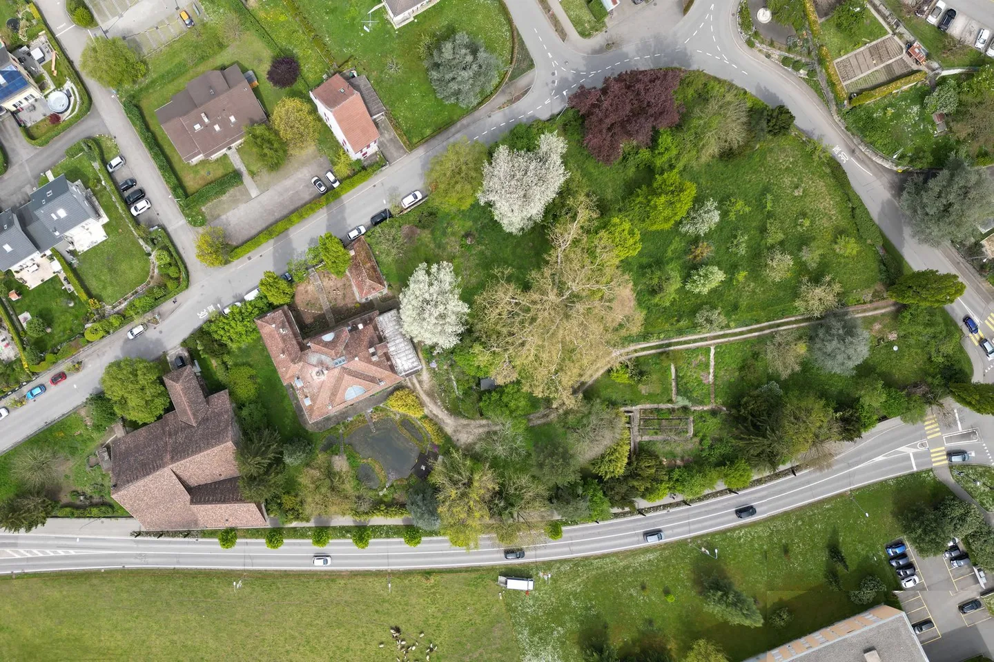 Herrschaftshaus mit weitläufigem Park und Schwimmteich - Photo 2 of 15